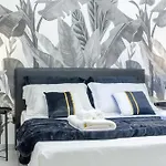 Tropical Boutique *